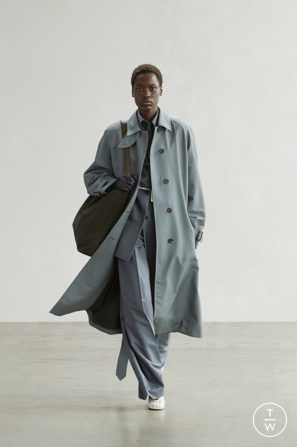 Fashion Week New York Spring/Summer 2022 look 6 from the The Row collection womenswear