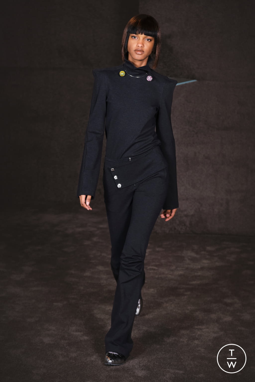 Fashion Week London Fall/Winter 2022 look 6 from the Kiko Kostadinov collection womenswear