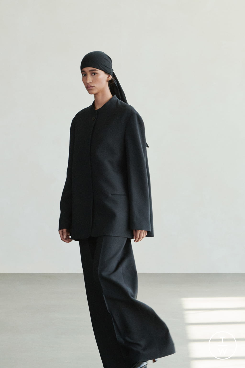 Fashion Week New York Spring/Summer 2022 look 60 from the The Row collection womenswear