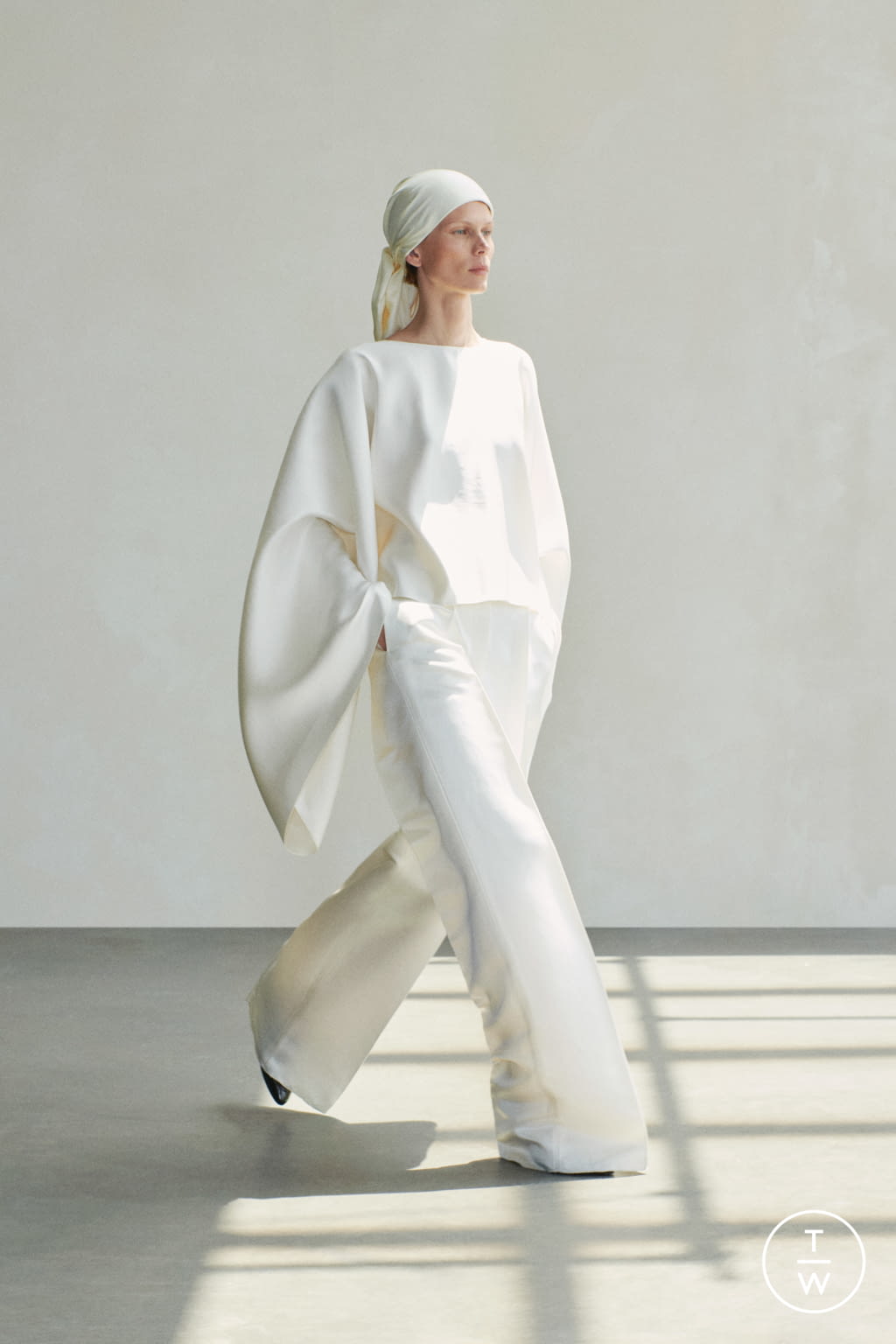 Fashion Week New York Spring/Summer 2022 look 61 from the The Row collection womenswear