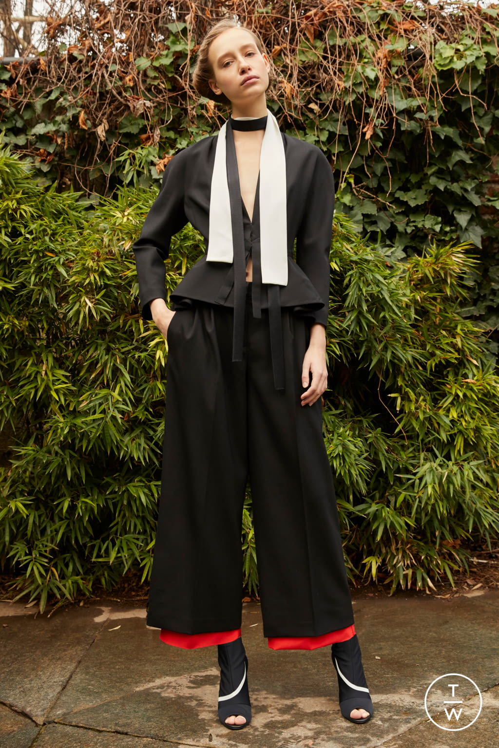 Fashion Week Paris Pre-Fall 2018 look 7 from the Vionnet collection womenswear