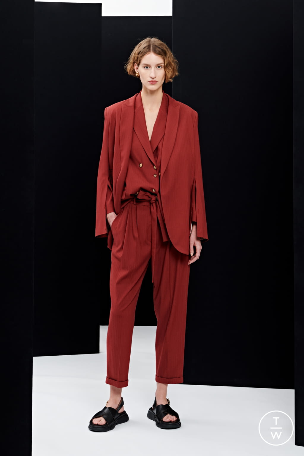 Fashion Week Paris Pre-Fall 2021 look 7 from the Nehera collection womenswear