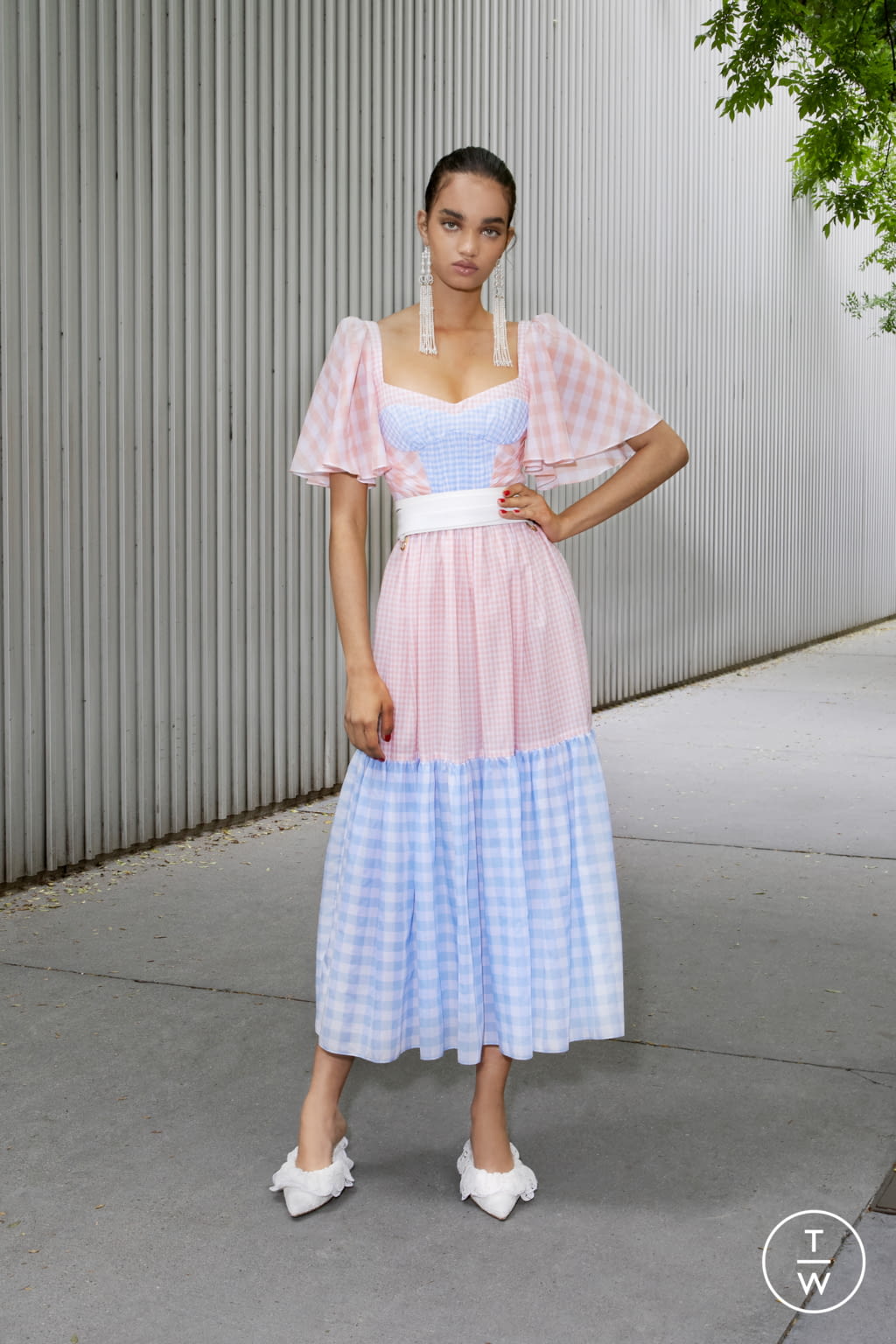 Fashion Week New York Resort 2020 look 7 from the Prabal Gurung collection 女装