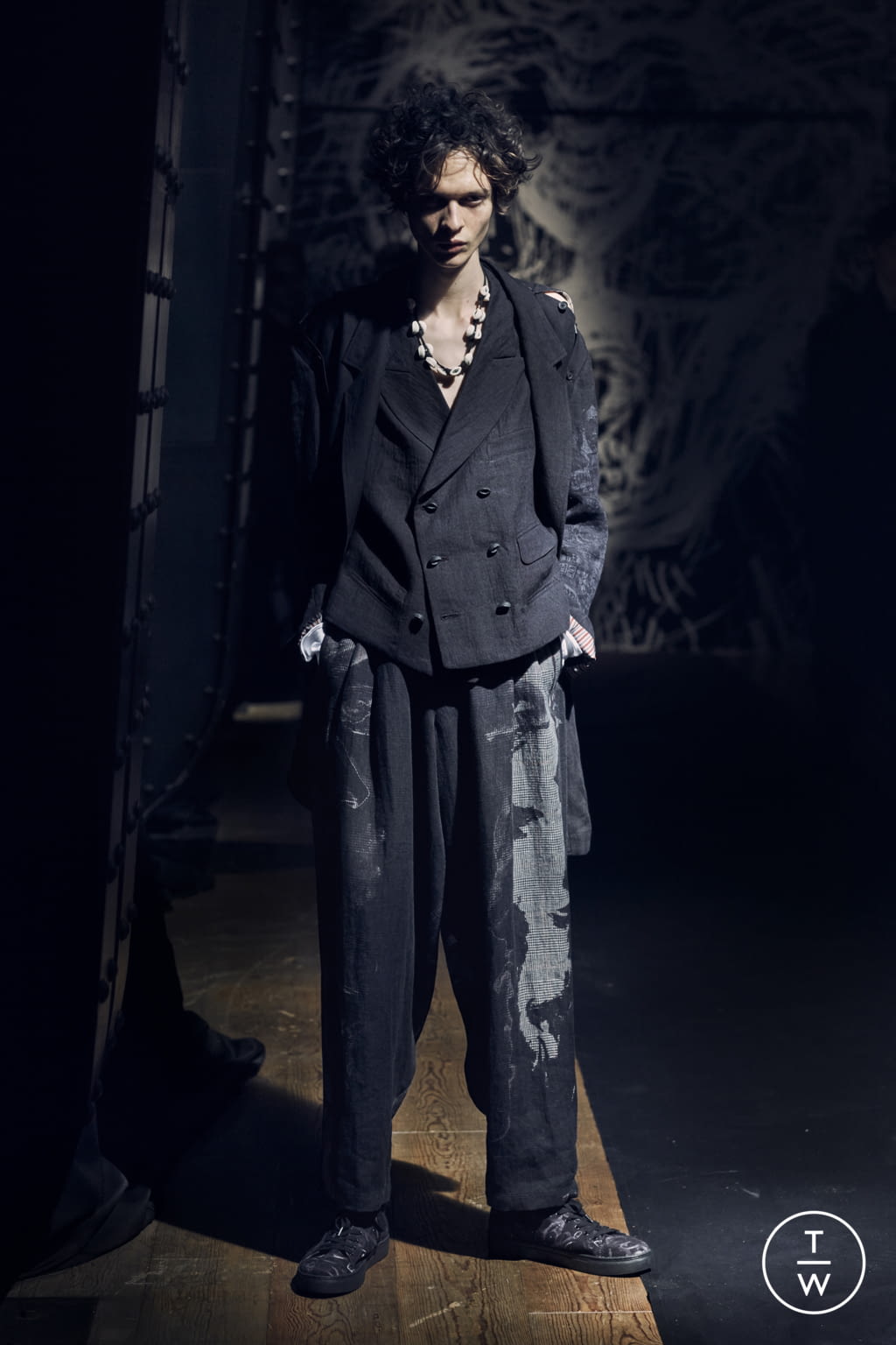 Fashion Week Paris Spring/Summer 2021 look 7 from the Yohji Yamamoto collection menswear