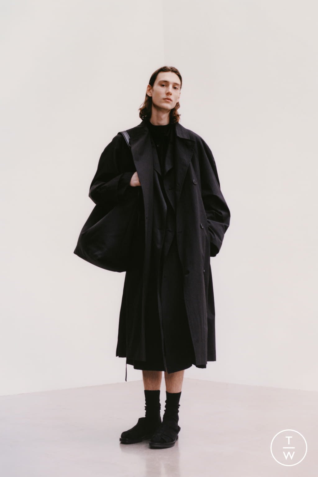 Fashion Week New York Fall/Winter 2021 look 8 from the The Row collection womenswear