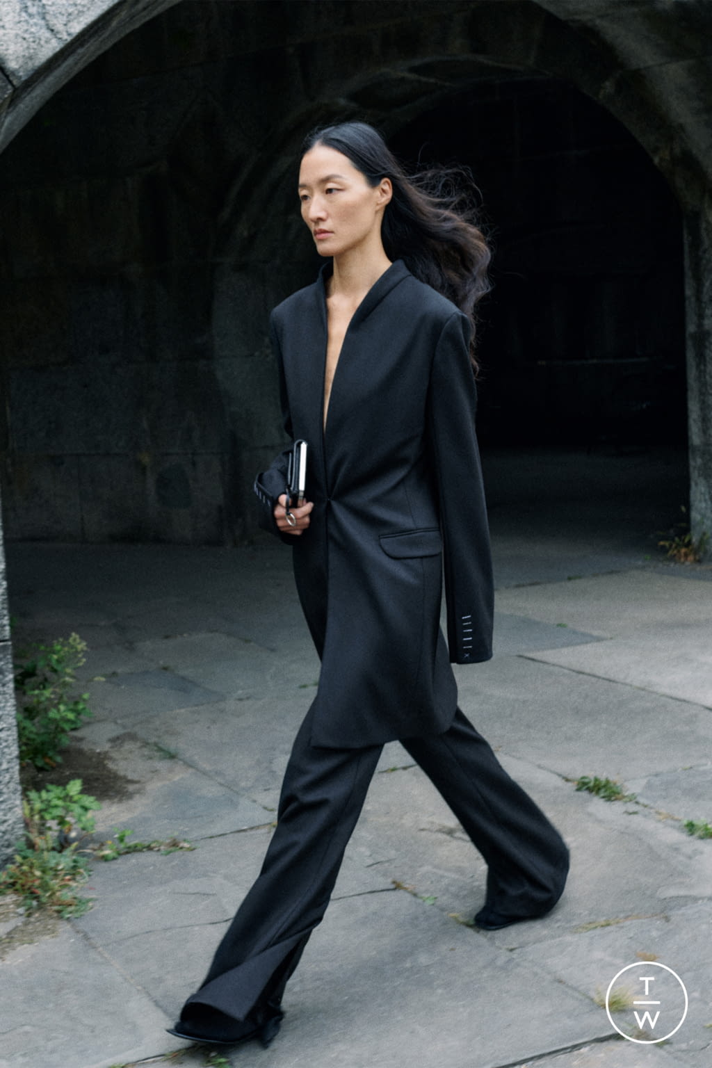 Fashion Week New York Pre-Fall 2022 look 8 from the The Row collection womenswear