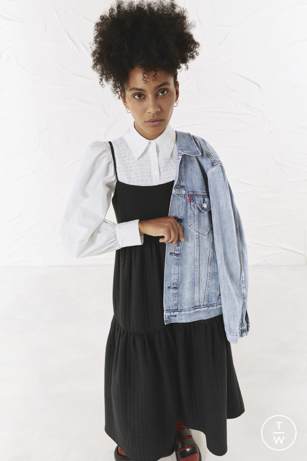 Fashion Week Paris Spring/Summer 2022 look 12 from the LEVIS STORY TOLLING collection 女装