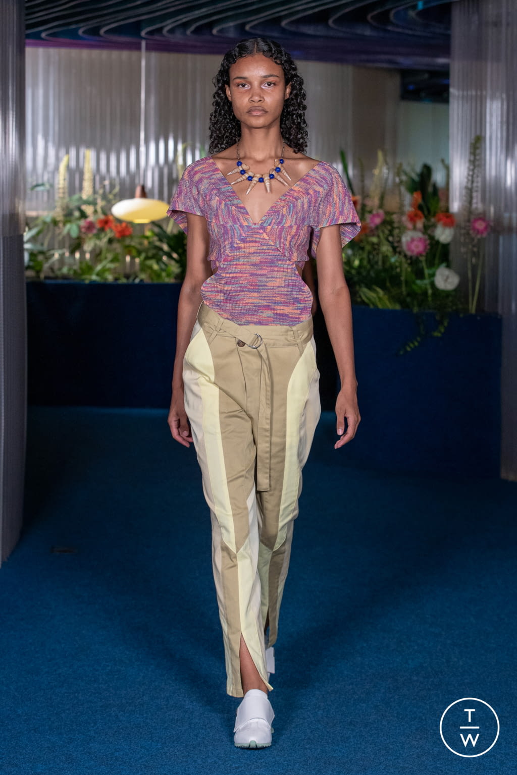 Fashion Week London Spring/Summer 2022 look 9 from the Kiko Kostadinov collection womenswear