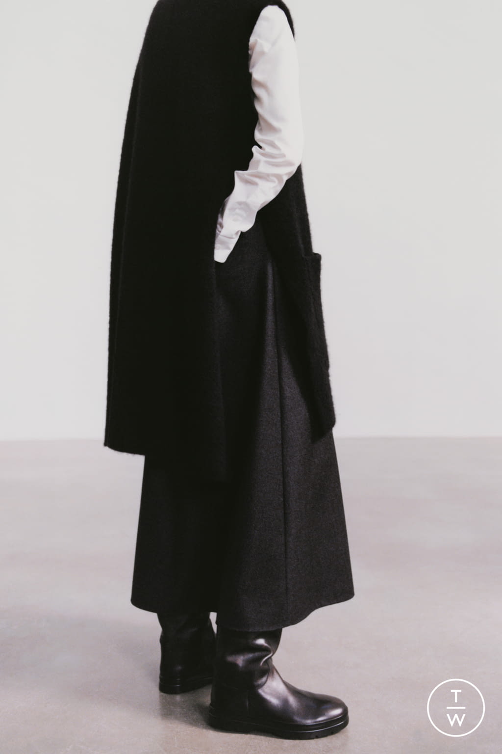 Fashion Week New York Fall/Winter 2021 look 9 from the The Row collection womenswear