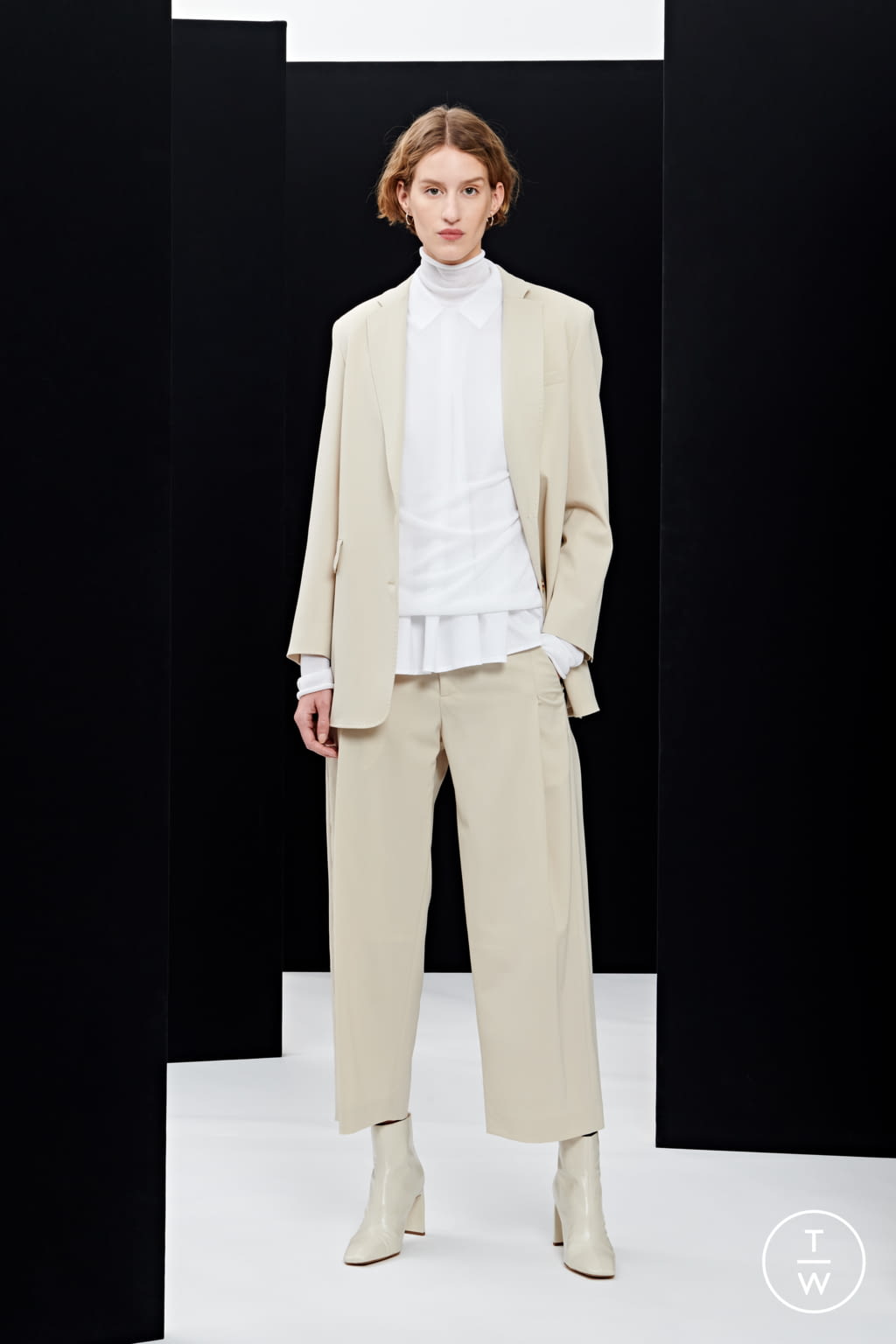 Fashion Week Paris Pre-Fall 2021 look 9 from the Nehera collection womenswear