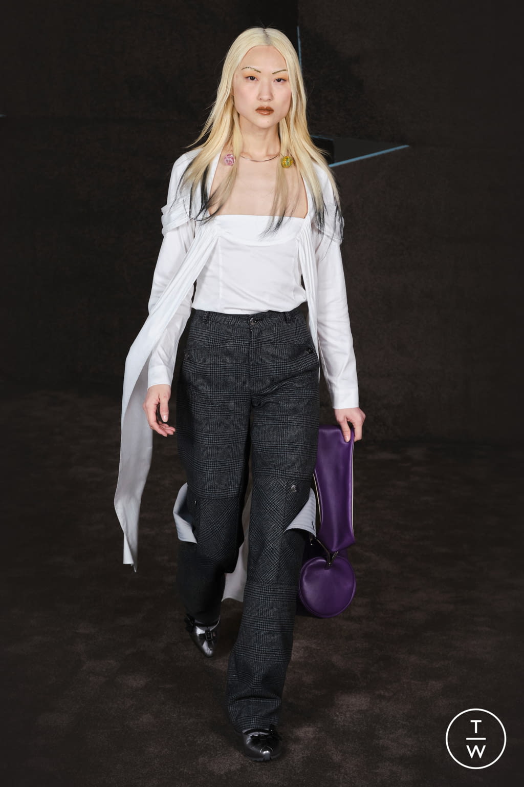Fashion Week London Fall/Winter 2022 look 9 from the Kiko Kostadinov collection 女装