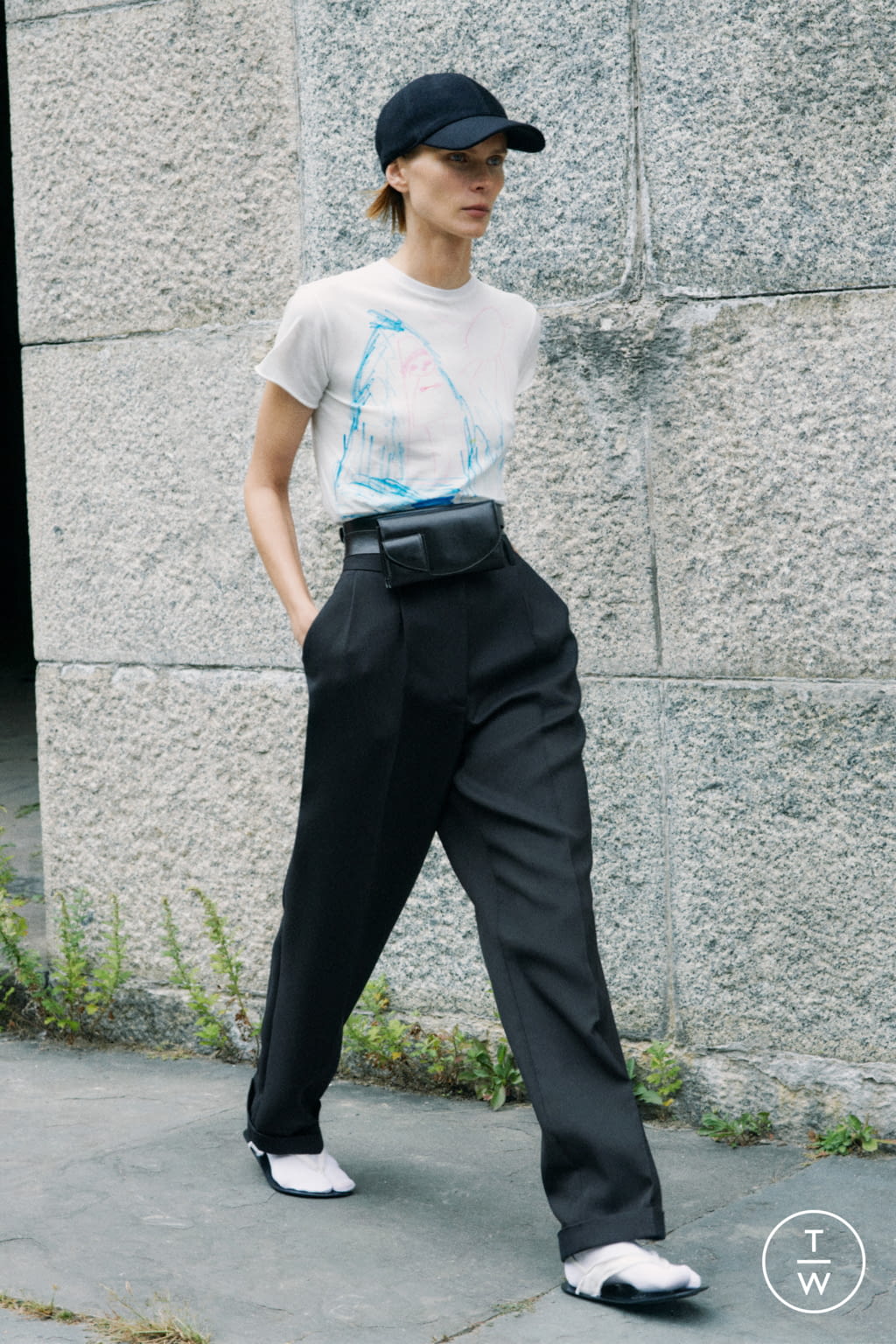 Fashion Week New York Pre-Fall 2022 look 9 from the The Row collection womenswear