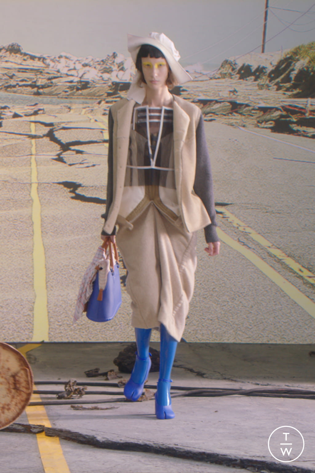 Fashion Week Paris Spring/Summer 2022 look 43 from the Maison Margiela collection womenswear