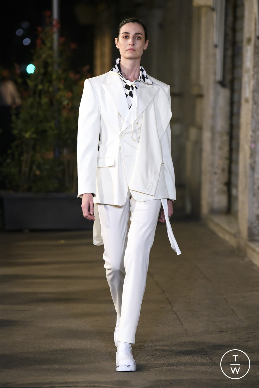 Fashion Week Milan Spring/Summer 2022 look 1 from the MM6 collection 女装