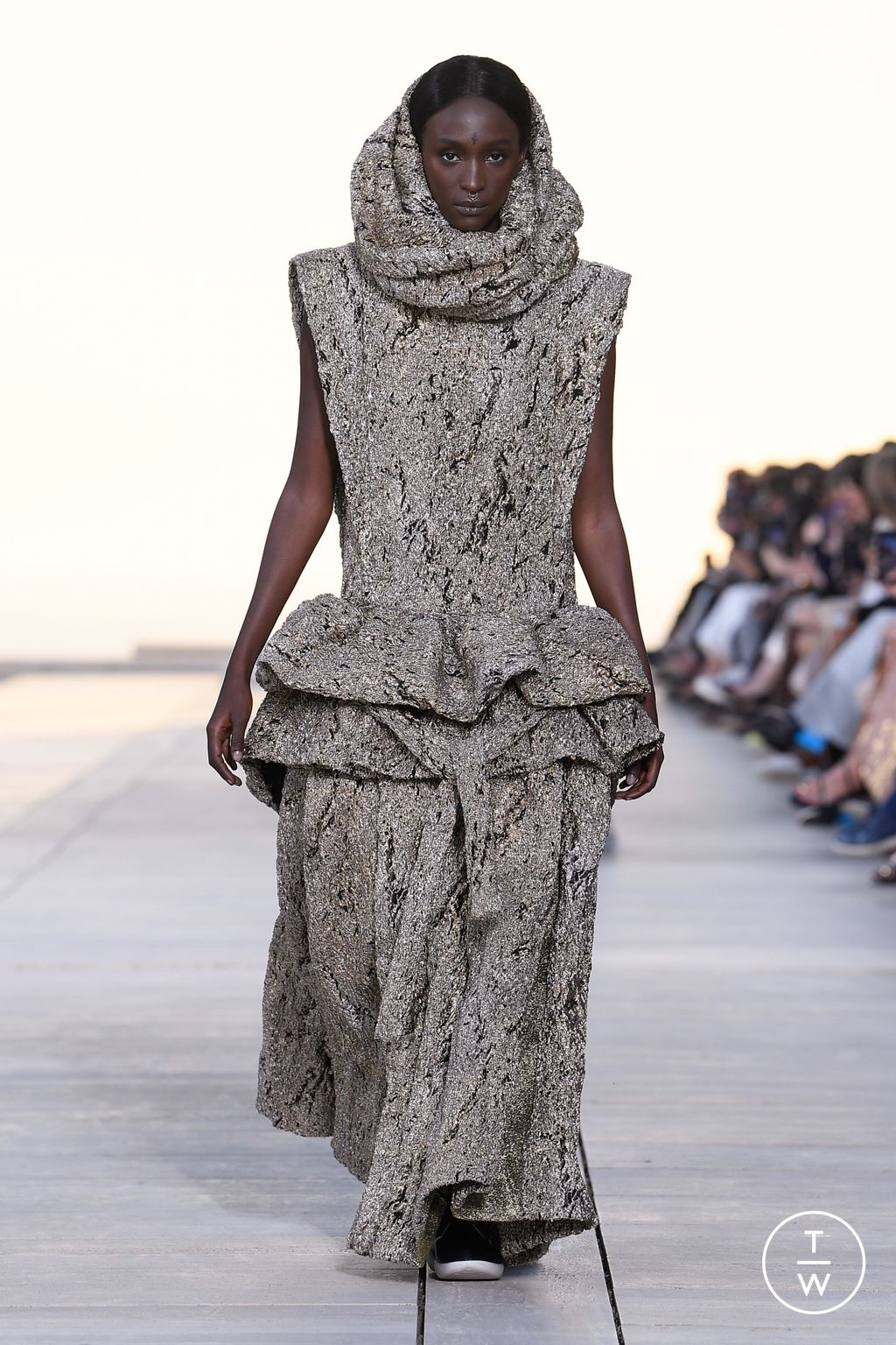 Fashion Week Paris Resort 2023 look 1 from the Louis Vuitton collection womenswear