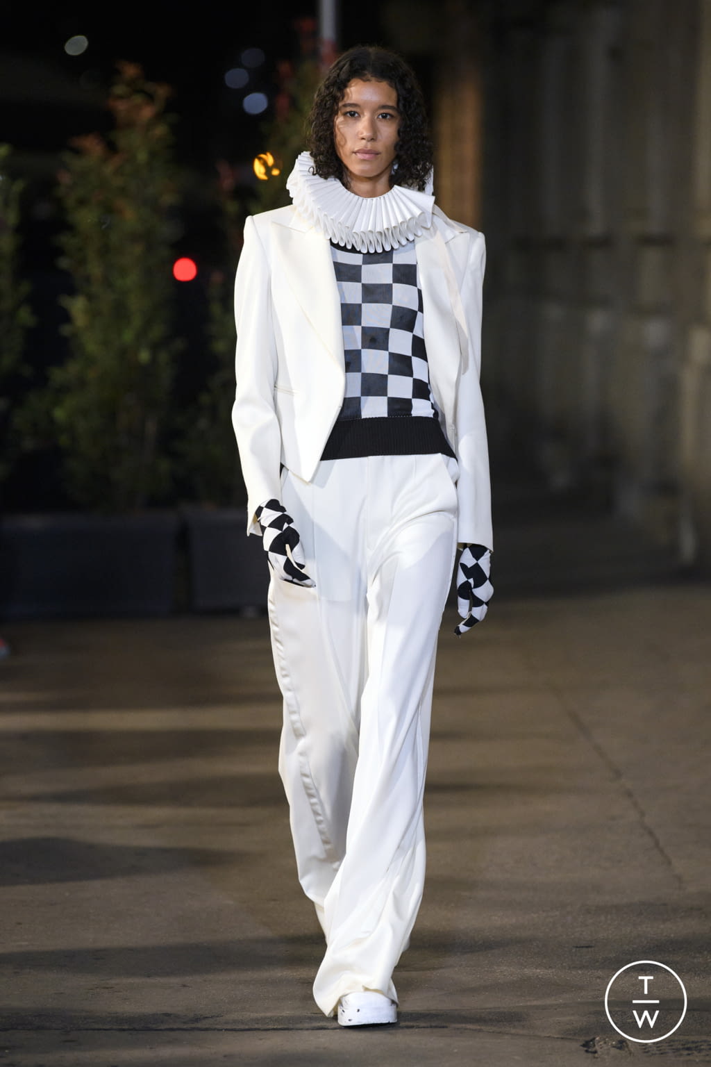Fashion Week Milan Spring/Summer 2022 look 2 from the MM6 Maison Margiela collection womenswear