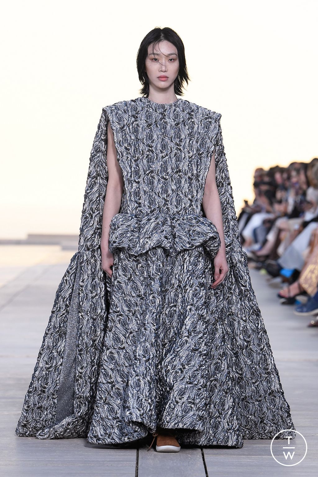 Fashion Week Paris Resort 2023 look 2 from the Louis Vuitton collection womenswear
