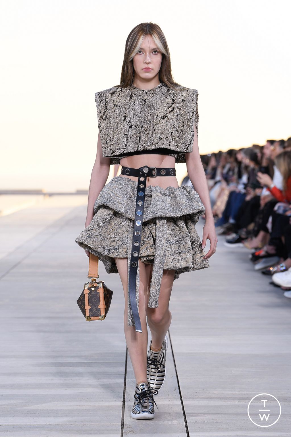Fashion Week Paris Resort 2023 look 4 de la collection Louis Vuitton womenswear
