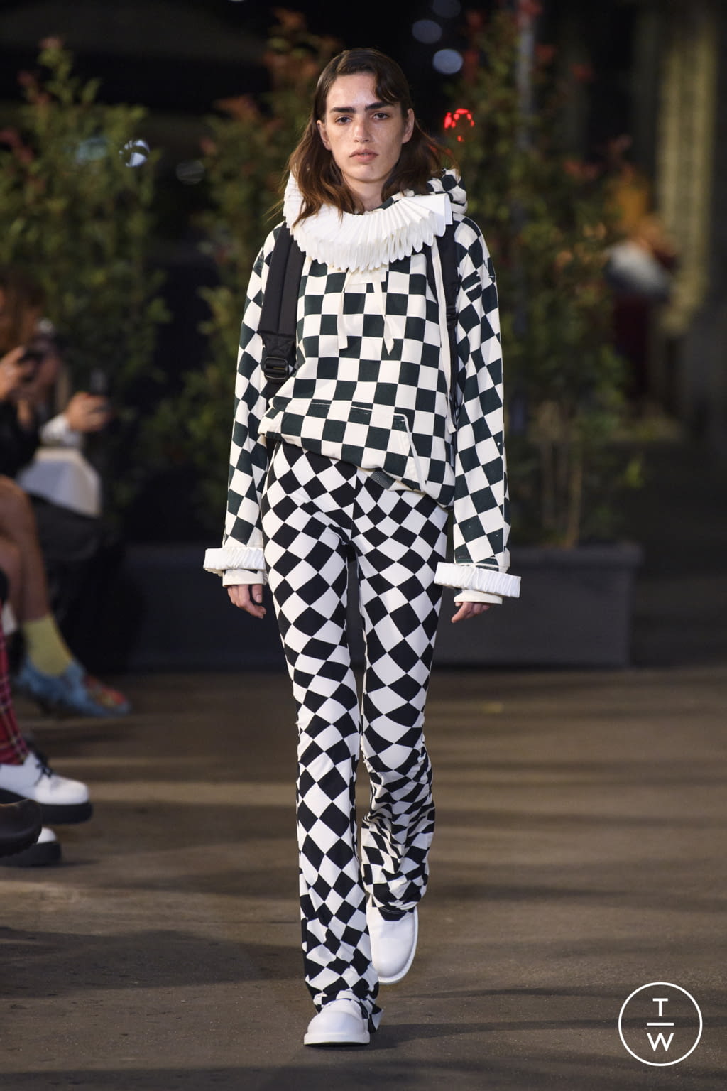 Fashion Week Milan Spring/Summer 2022 look 6 de la collection MM6 womenswear