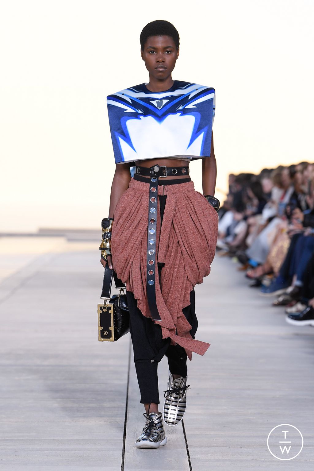 Fashion Week Paris Resort 2023 look 6 from the Louis Vuitton collection womenswear