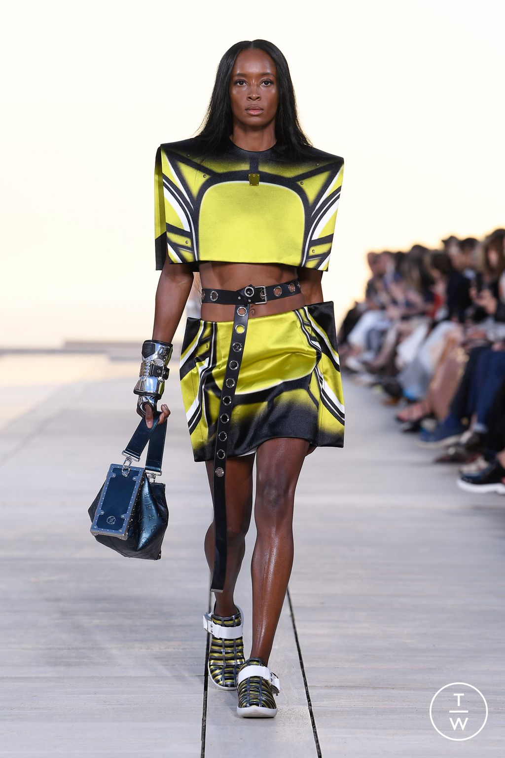 Fashion Week Paris Resort 2023 look 8 from the Louis Vuitton collection 女装