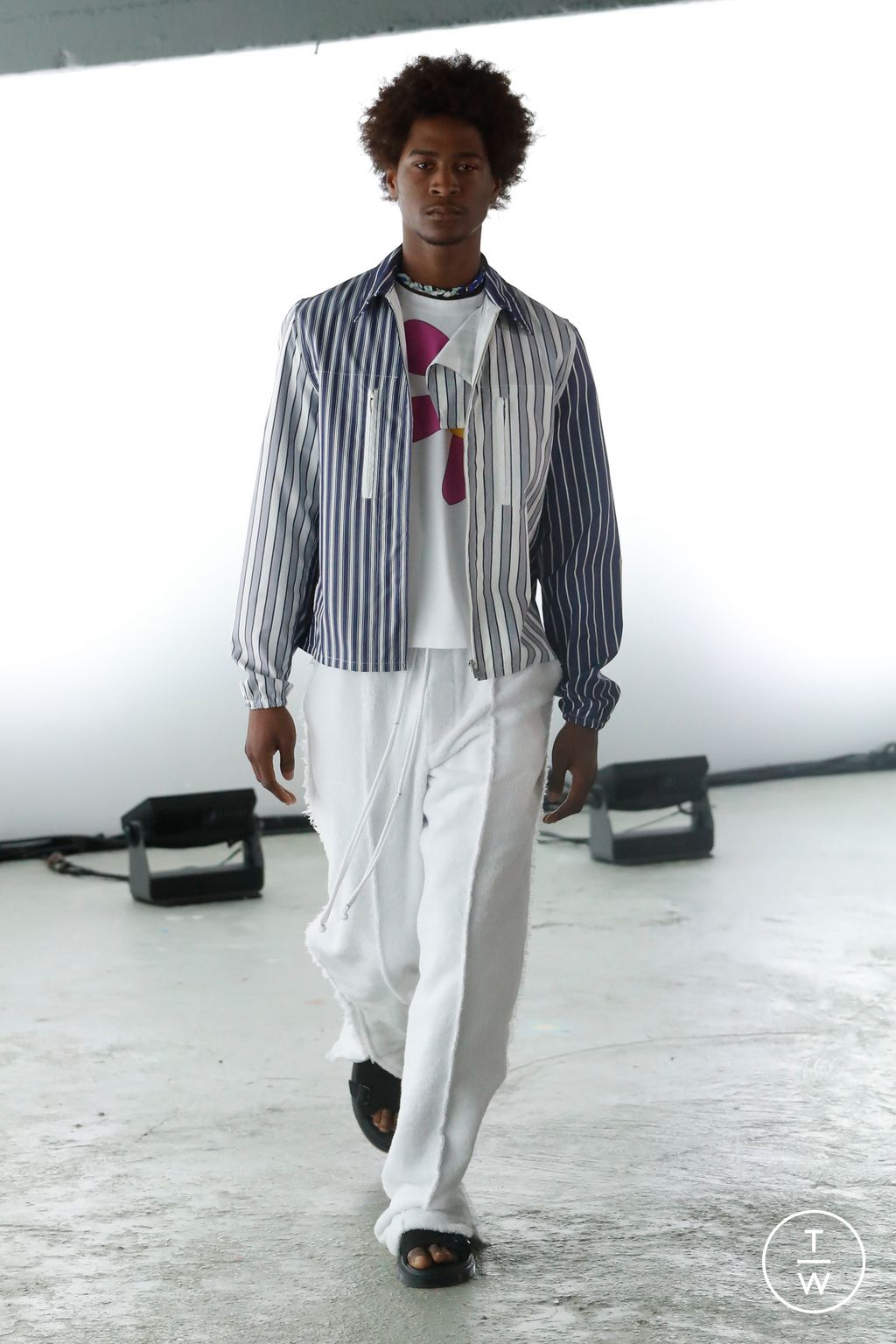 Fashion Week Paris Spring/Summer 2023 look 8 from the Valette Studio collection 男装