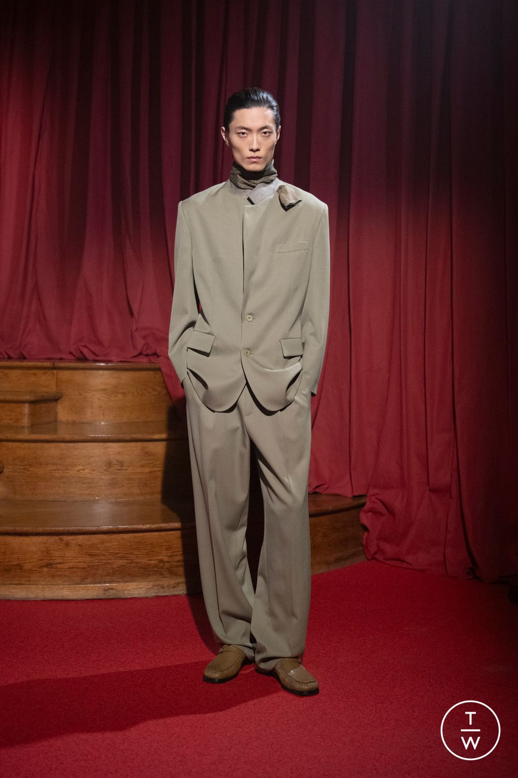 Fashion Week Paris Fall/Winter 2026 look 9 from the Magliano collection menswear