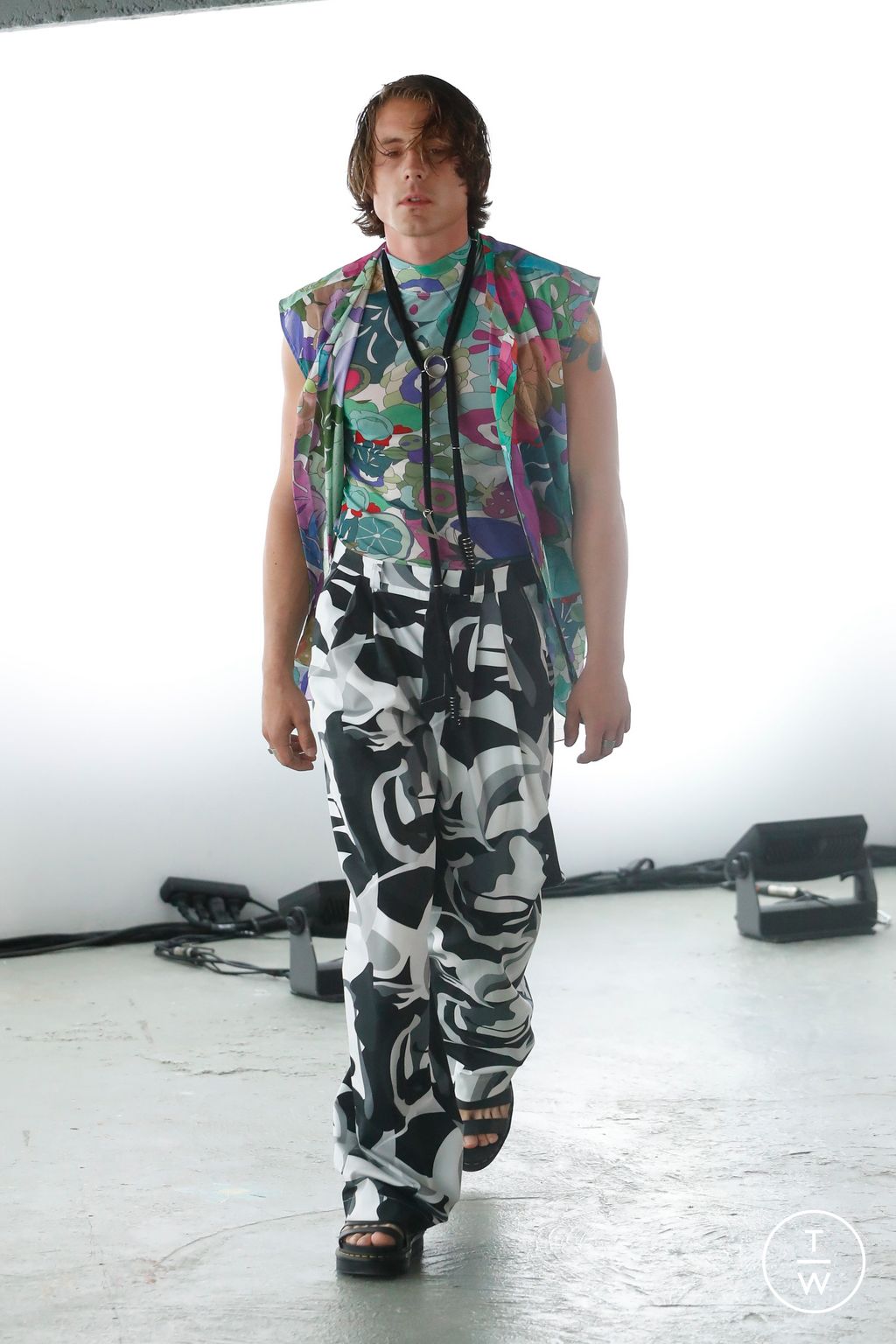 Fashion Week Paris Spring/Summer 2023 look 9 from the Valette Studio collection 男装