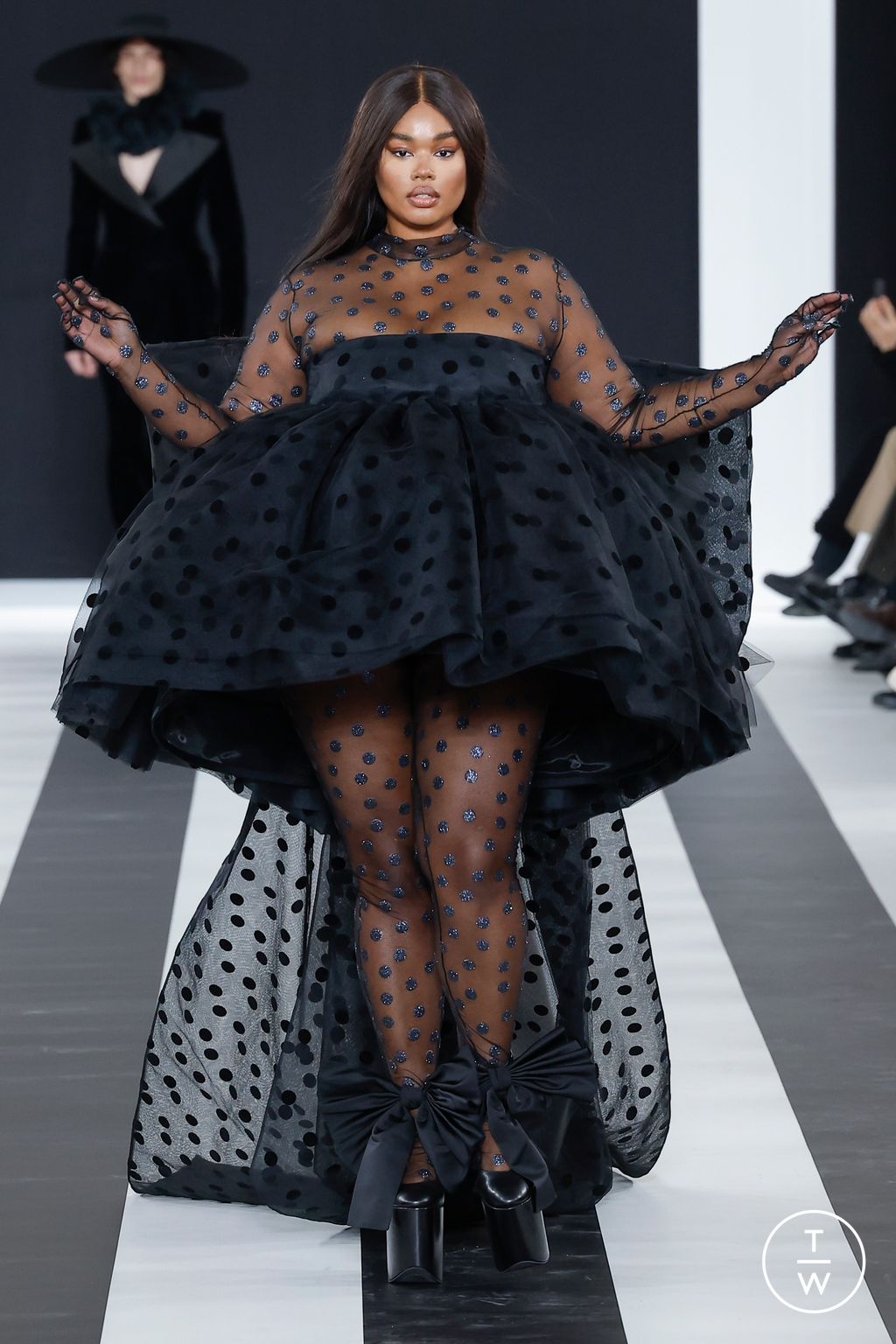 Fashion Week Paris Fall/Winter 2023 look 1 from the Nina Ricci collection womenswear