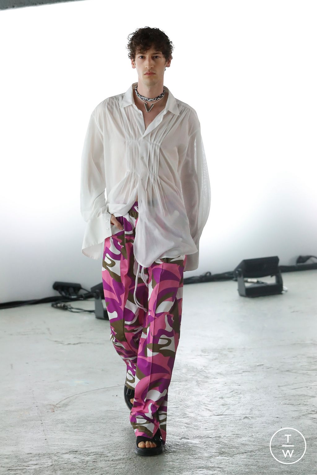Fashion Week Paris Spring/Summer 2023 look 11 from the Valette Studio collection menswear