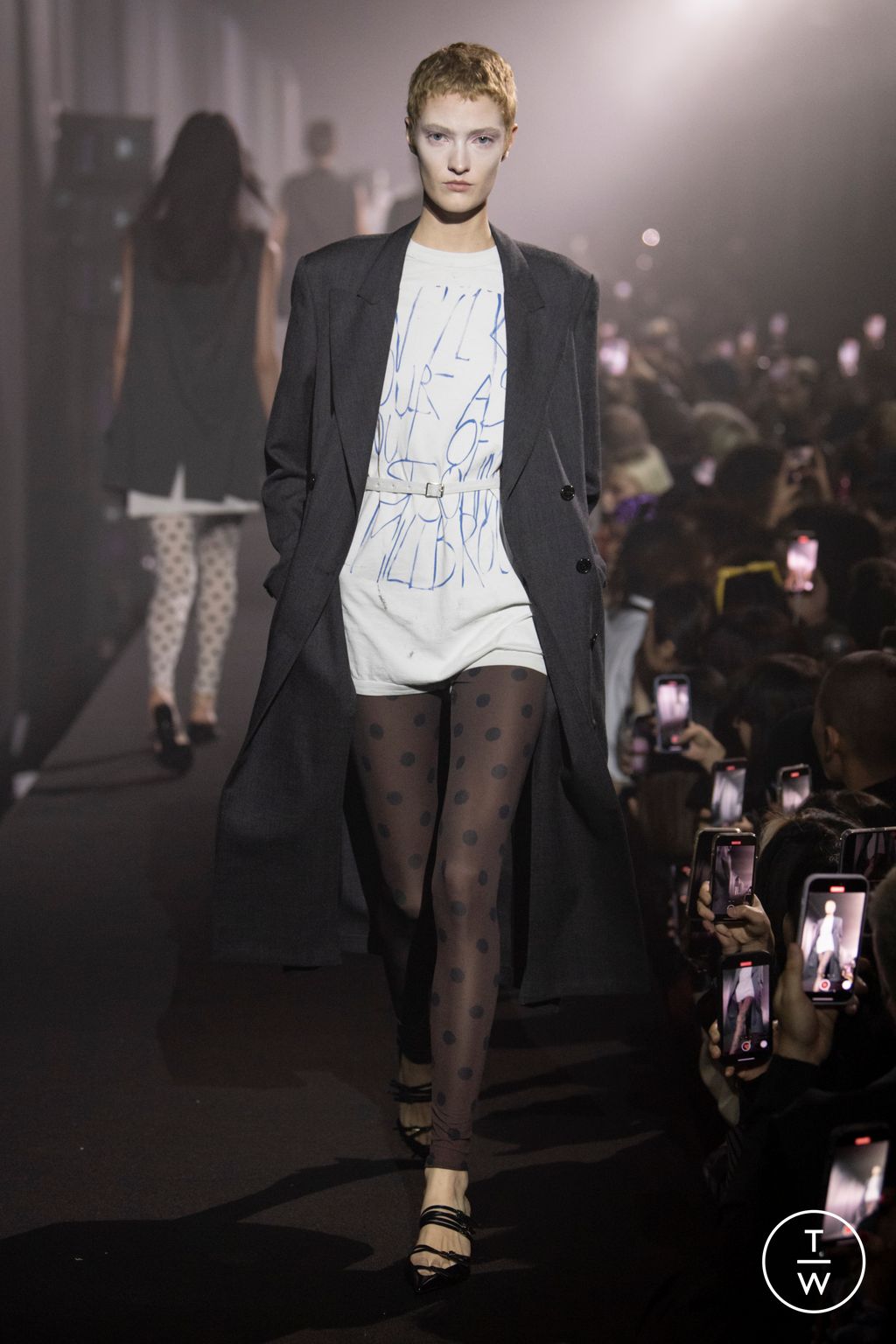Fashion Week London Spring/Summer 2023 look 12 de la collection Raf Simons womenswear