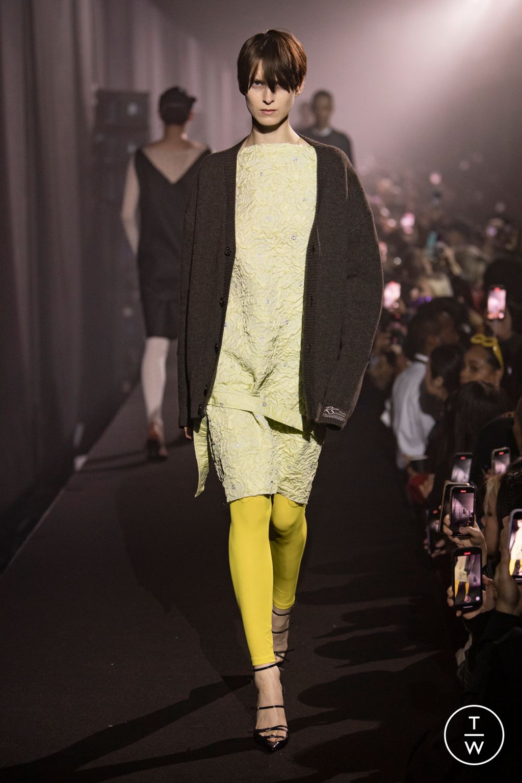 Fashion Week London Spring/Summer 2023 look 14 from the Raf Simons collection womenswear