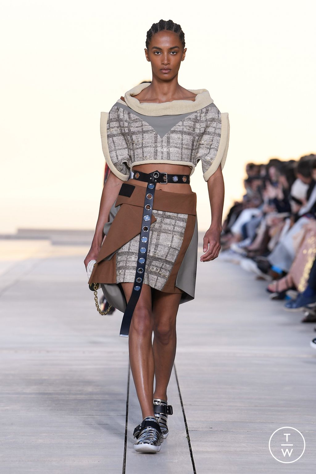 Louis Vuitton RE23 womenswear #17 - Tagwalk: The Fashion Search Engine