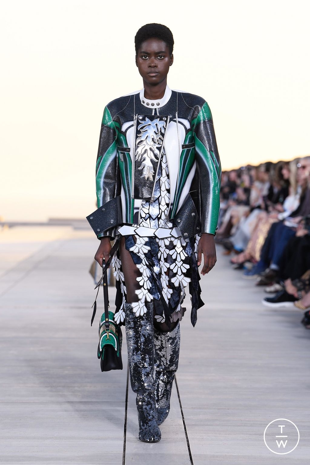 Fashion Week Paris Resort 2023 look 19 from the Louis Vuitton collection 女装