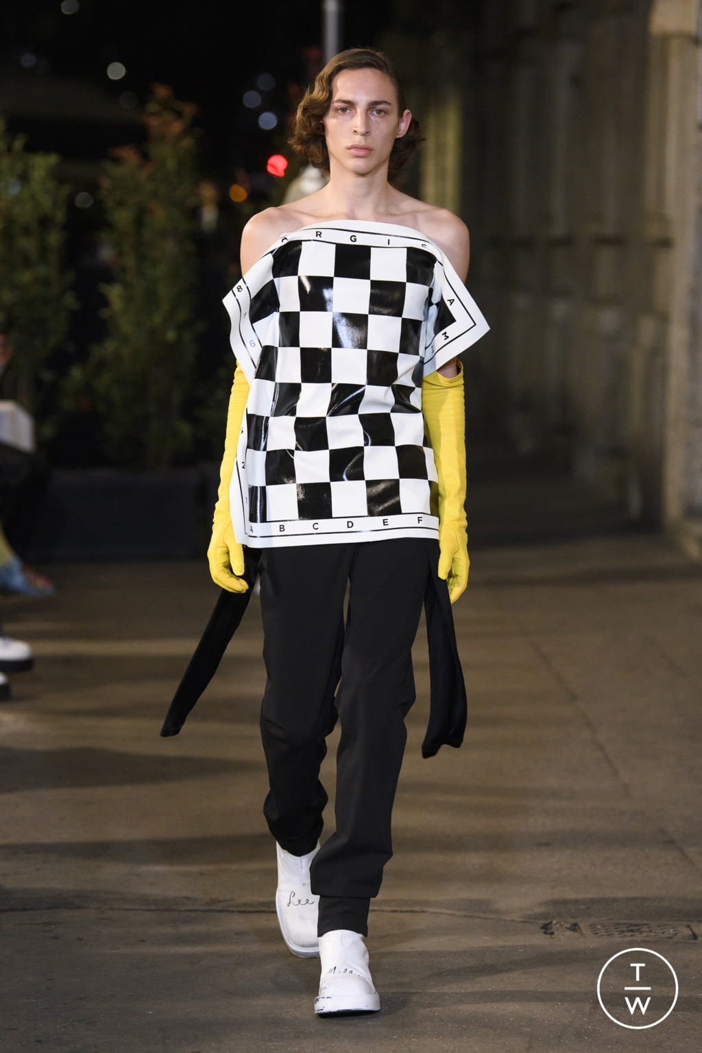 Fashion Week Milan Spring/Summer 2022 look 19 from the MM6 collection womenswear