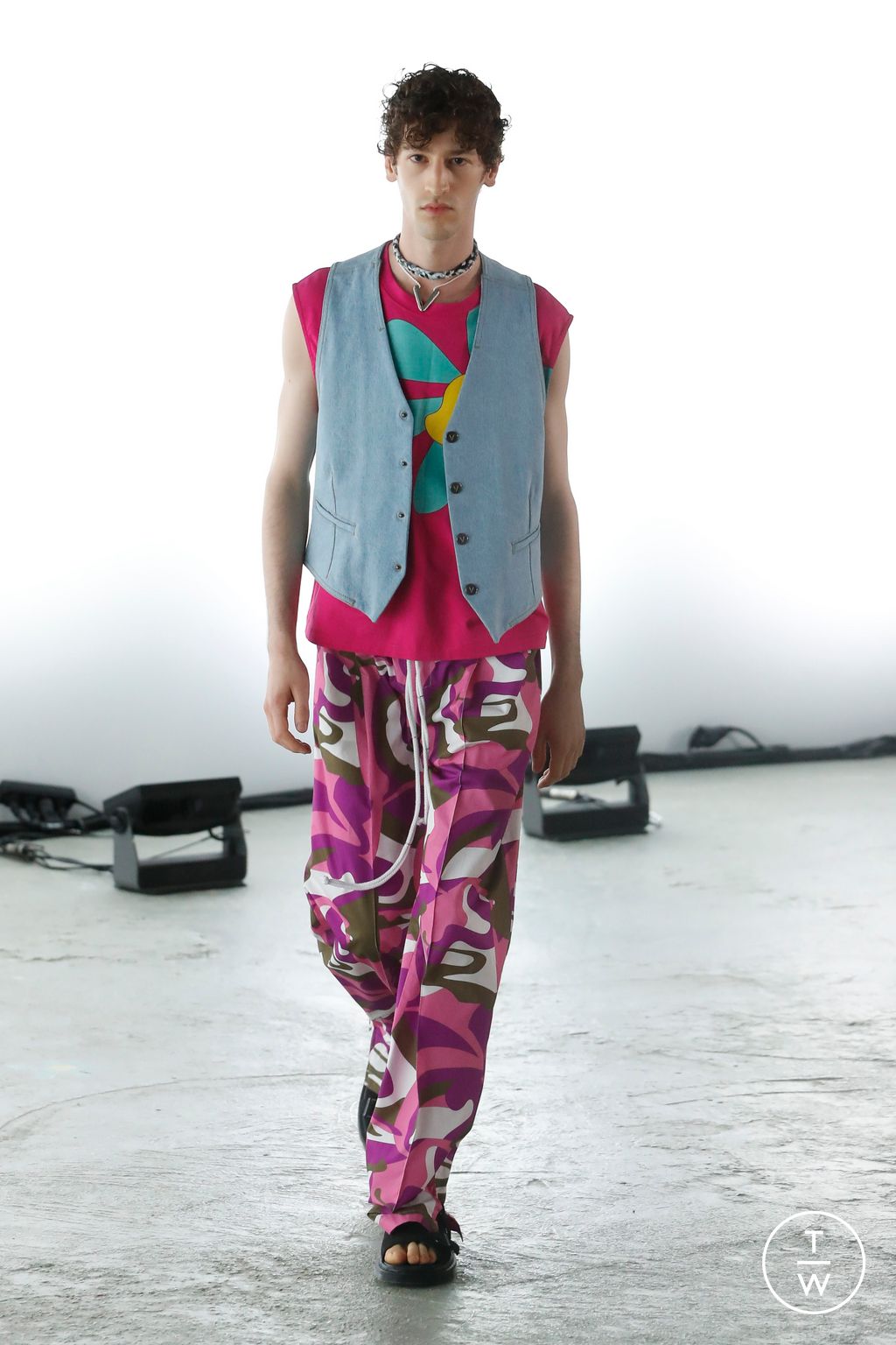 Fashion Week Paris Spring/Summer 2023 look 19 from the Valette Studio collection menswear