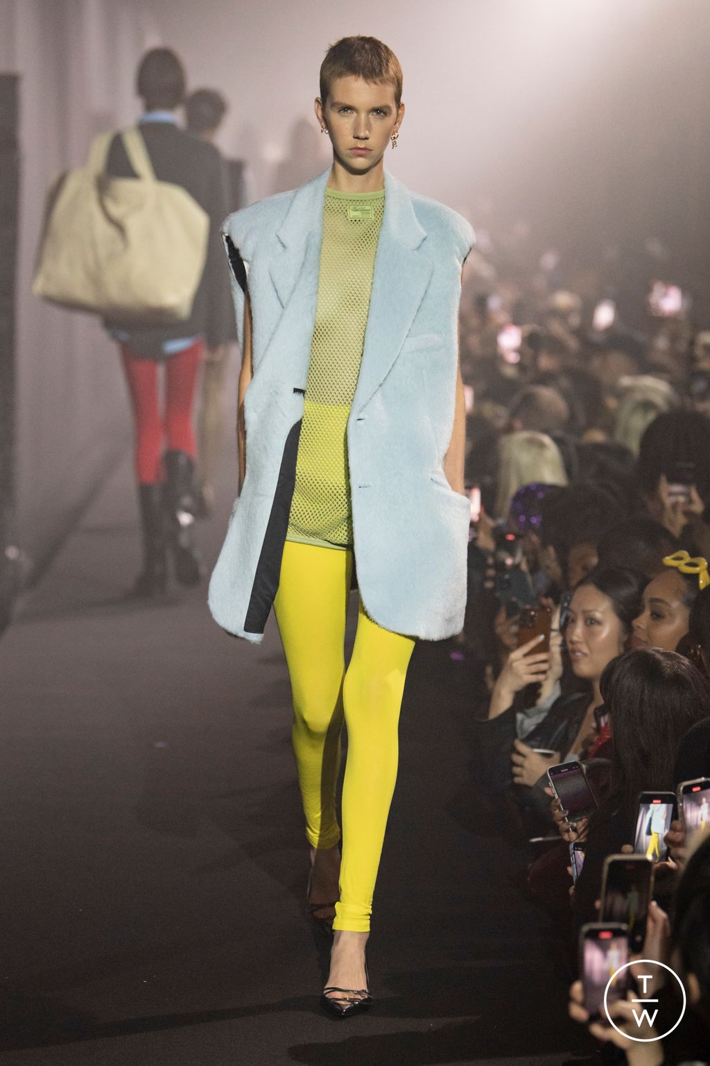 Fashion Week London Spring/Summer 2023 look 20 from the Raf Simons collection womenswear