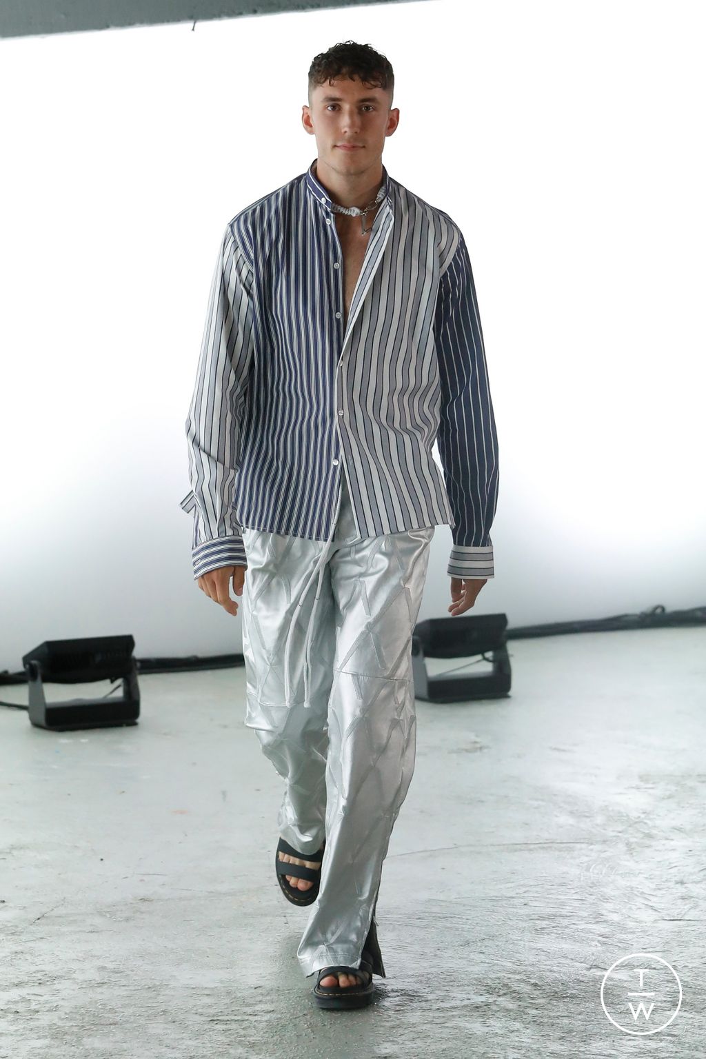 Fashion Week Paris Spring/Summer 2023 look 21 from the Valette Studio collection menswear