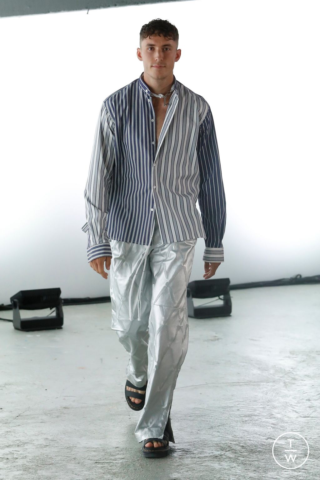 Fashion Week Paris Spring/Summer 2023 look 21 de la collection Valette Studio menswear