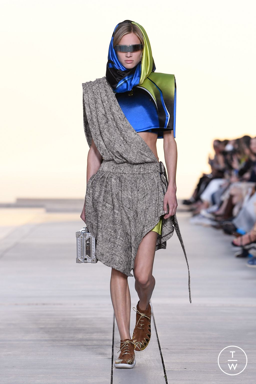 Fashion Week Paris Resort 2023 look 21 from the Louis Vuitton collection womenswear