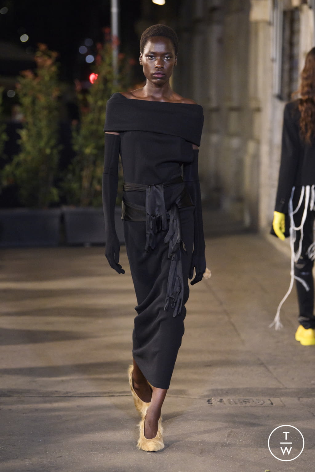 Fashion Week Milan Spring/Summer 2022 look 24 from the MM6 collection womenswear
