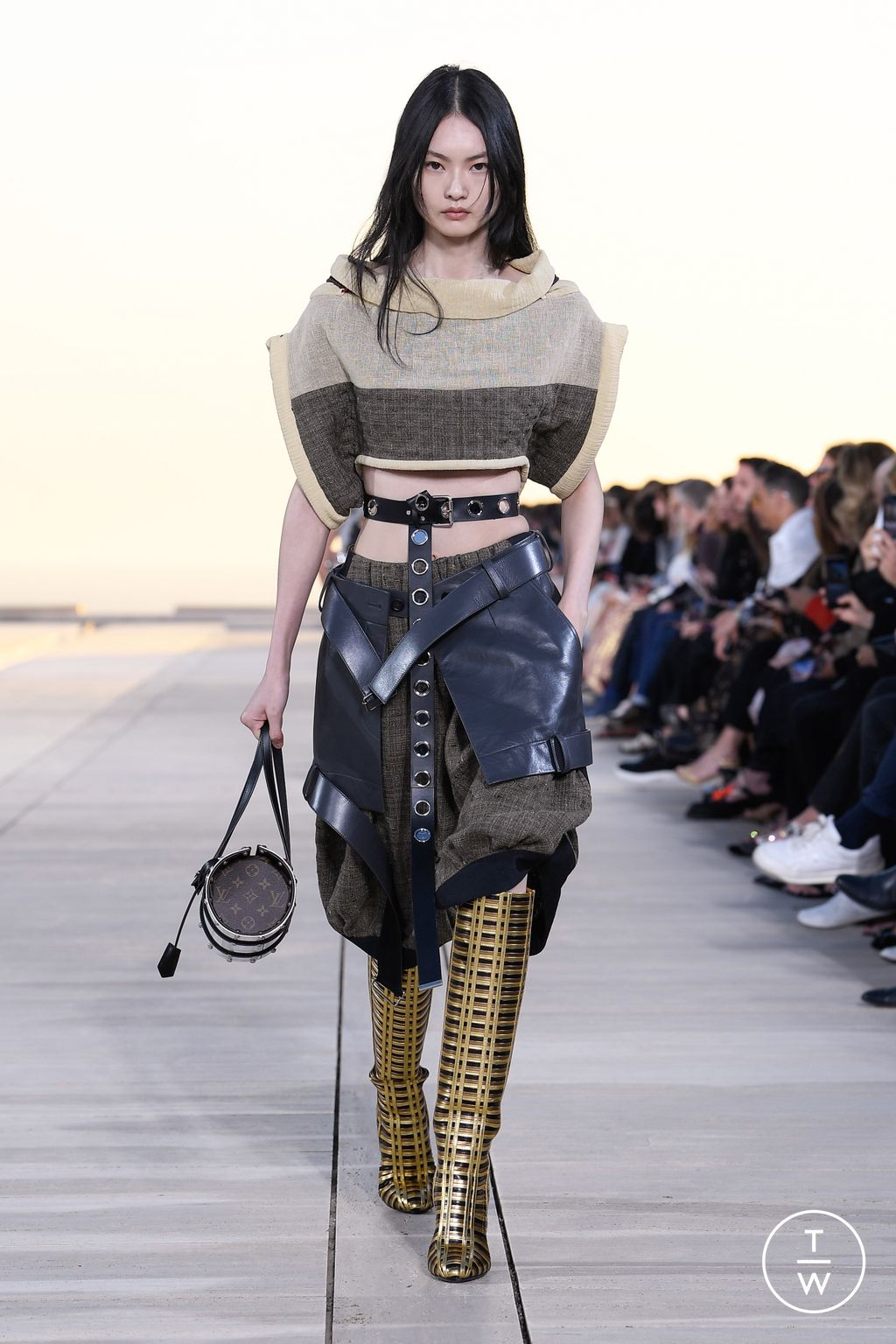 Fashion Week Paris Resort 2023 look 26 from the Louis Vuitton collection 女装