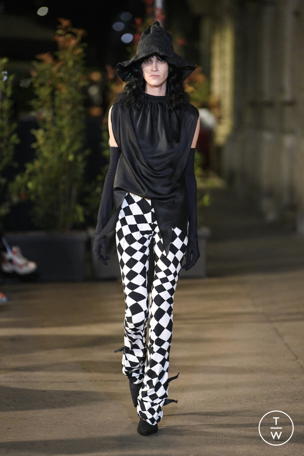 Fashion Week Milan Spring/Summer 2022 look 27 from the MM6 collection womenswear