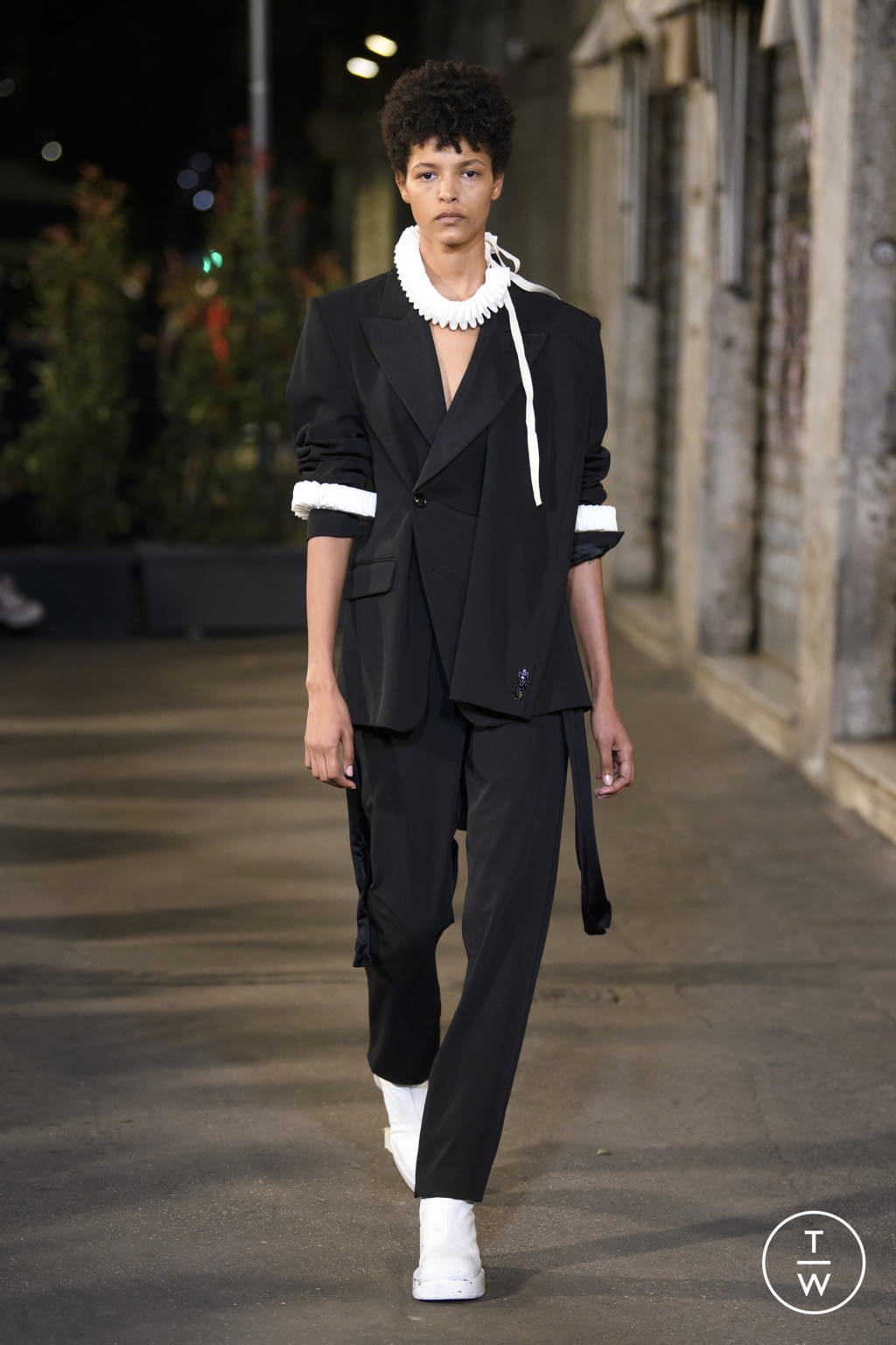 Fashion Week Milan Spring/Summer 2022 look 28 from the MM6 Maison Margiela collection womenswear