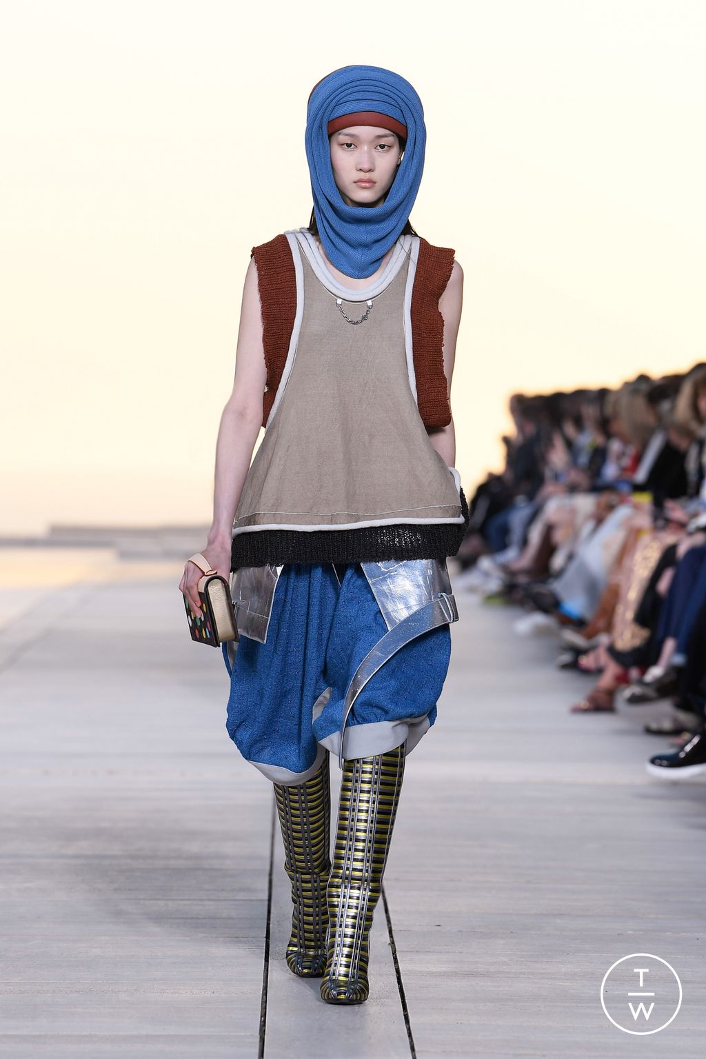 Fashion Week Paris Resort 2023 look 33 from the Louis Vuitton collection womenswear