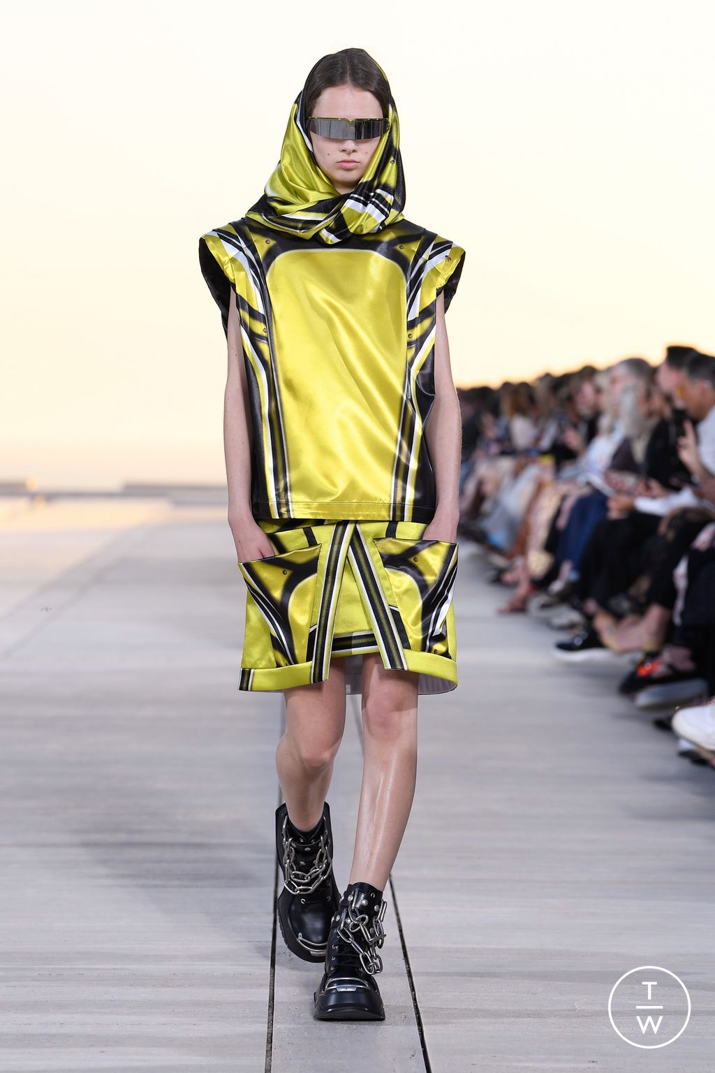 Fashion Week Paris Resort 2023 look 34 from the Louis Vuitton collection womenswear