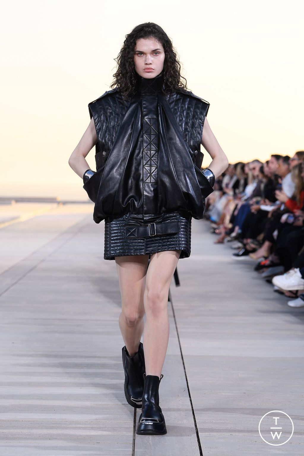 Fashion Week Paris Resort 2023 look 35 de la collection Louis Vuitton womenswear