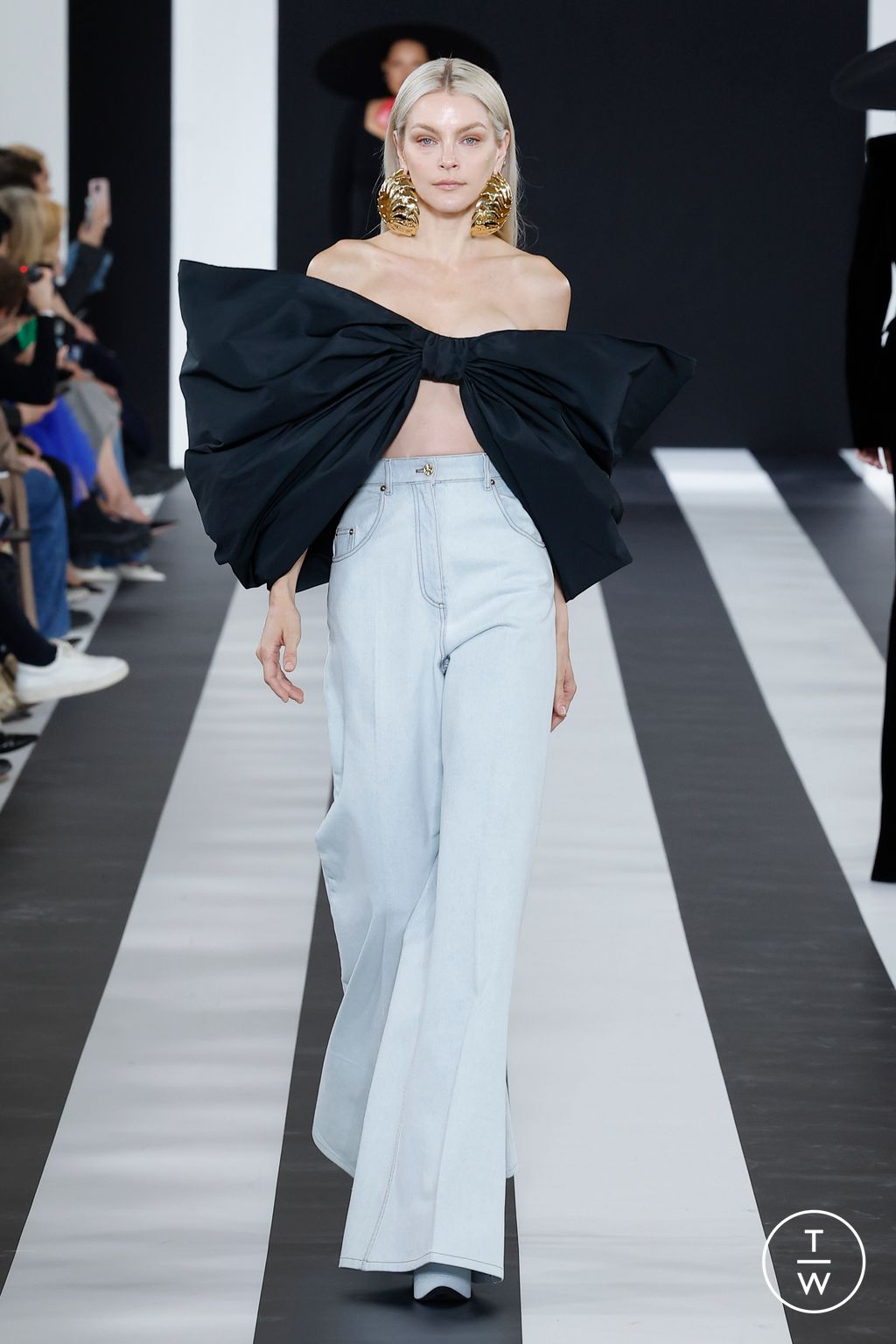 Fashion Week Paris Fall/Winter 2023 look 4 from the Nina Ricci collection womenswear