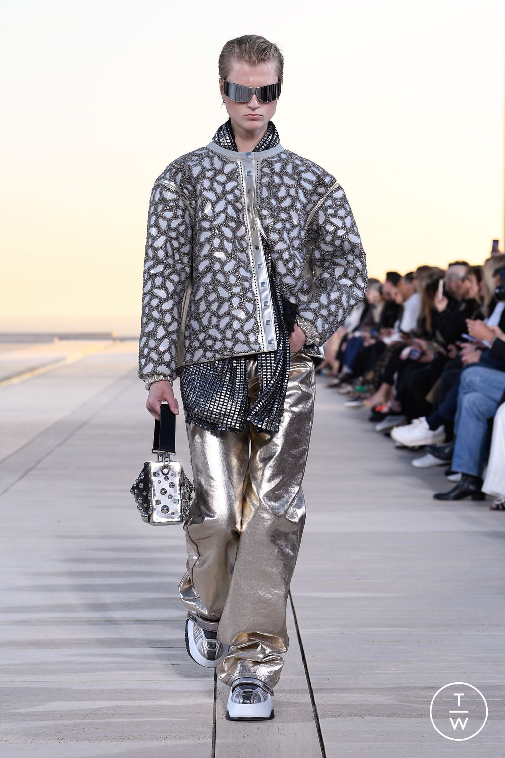 Fashion Week Paris Resort 2023 look 47 from the Louis Vuitton collection womenswear