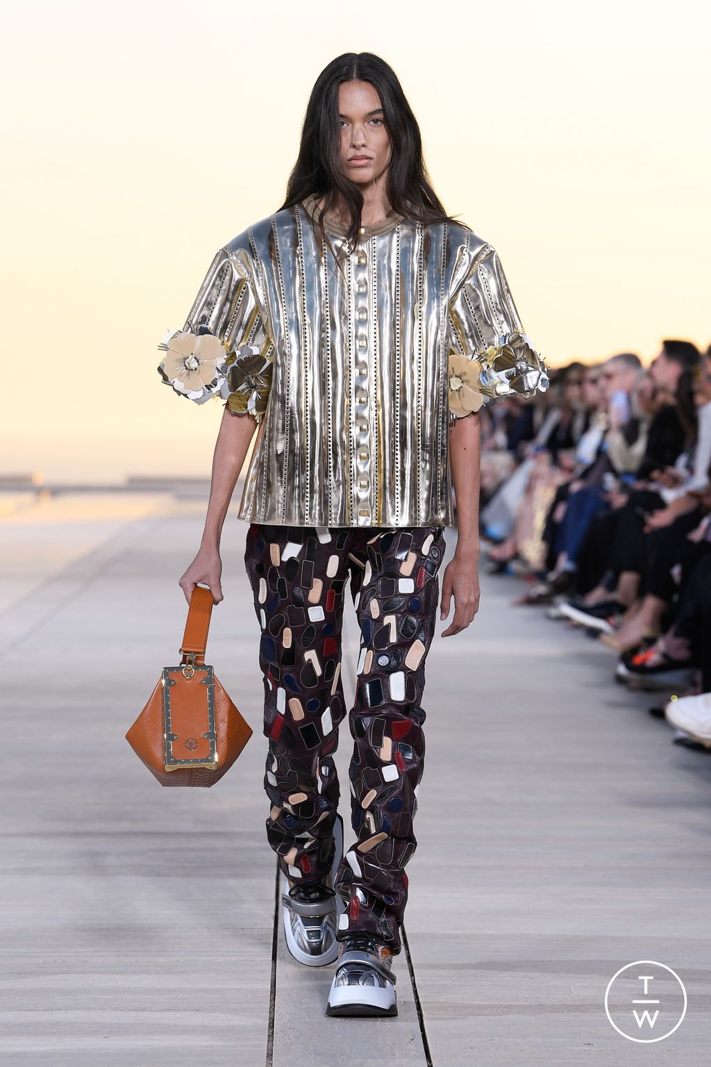 Fashion Week Paris Resort 2023 look 49 from the Louis Vuitton collection womenswear